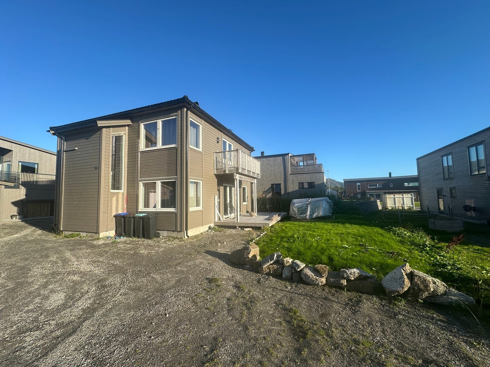 På terrassen kan du nyte kveldssola i timevis. Galleribilde