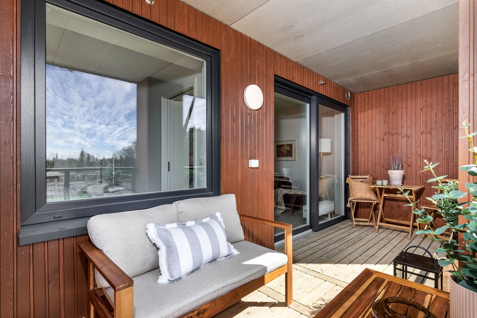 Her har man god plass til utemøbler etter eget ønske. Bilde fra leilighet L104. Galleribilde