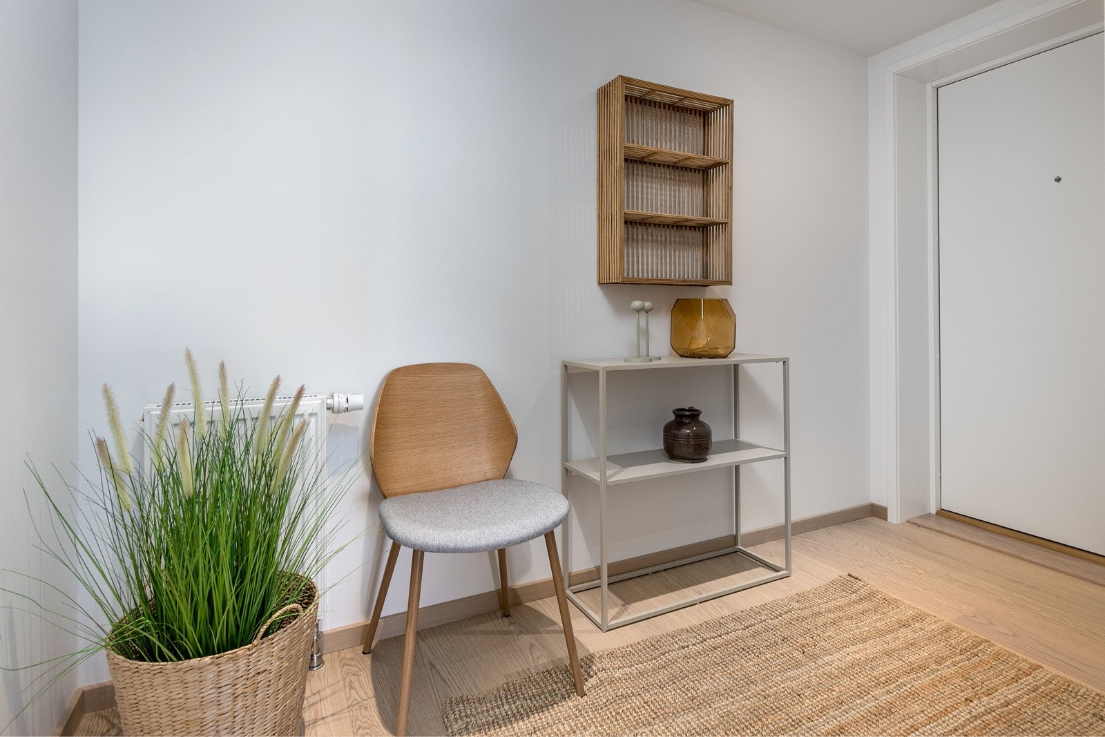 Flott entré/ gang med god avsatt plass til skapinnredning. Bilde fra leilighet L104. Galleribilde