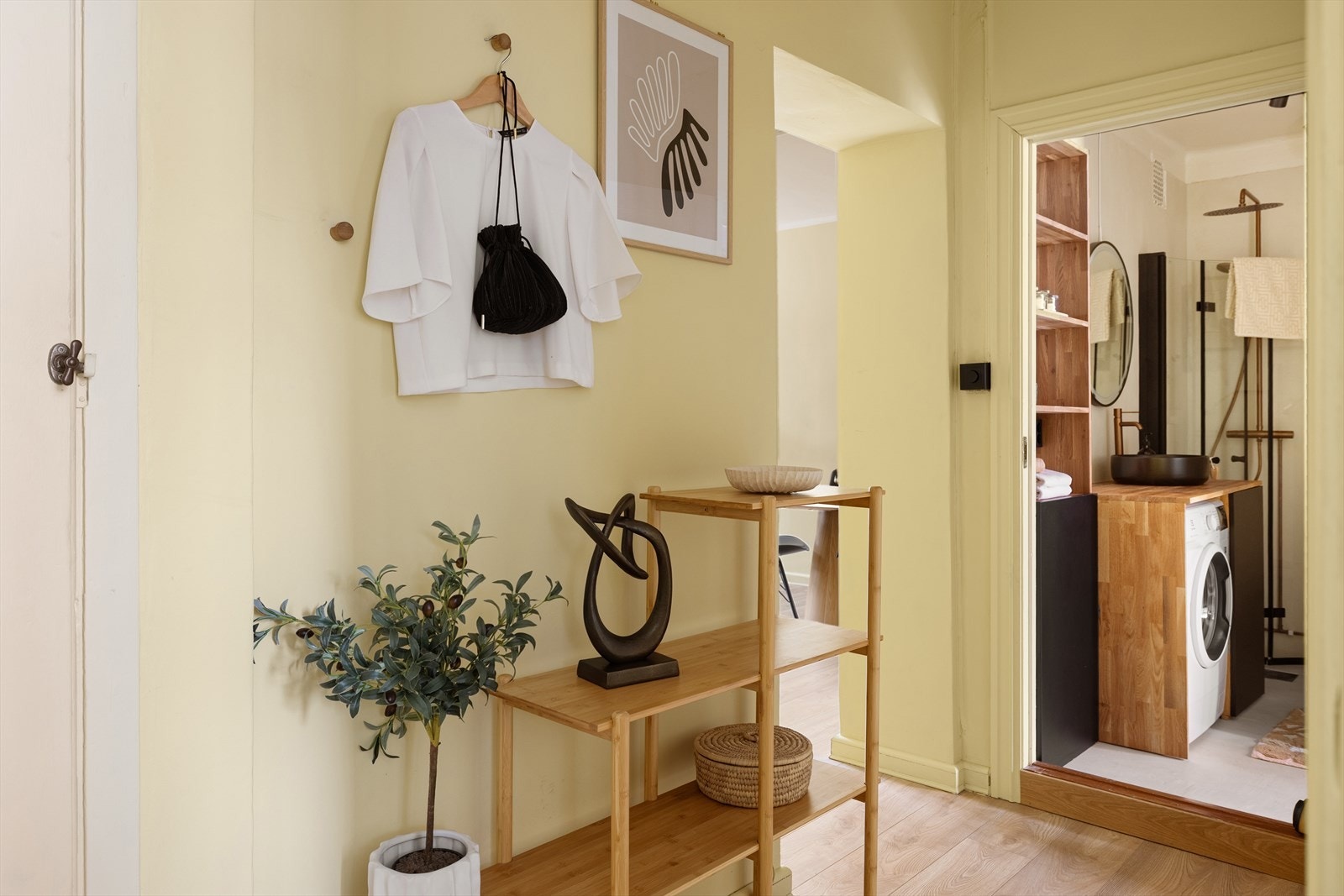 God plass til sko og yttertøy. Galleribilde