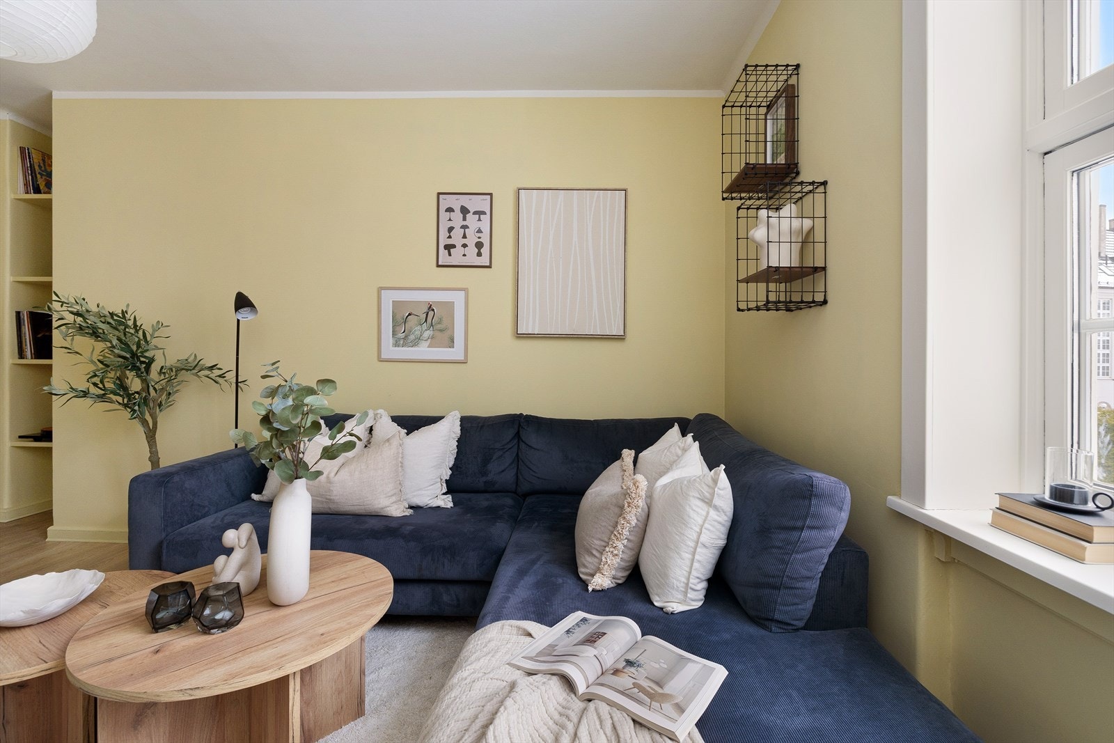 Leiligheten er malt i delikate og tidsriktige farger. Galleribilde