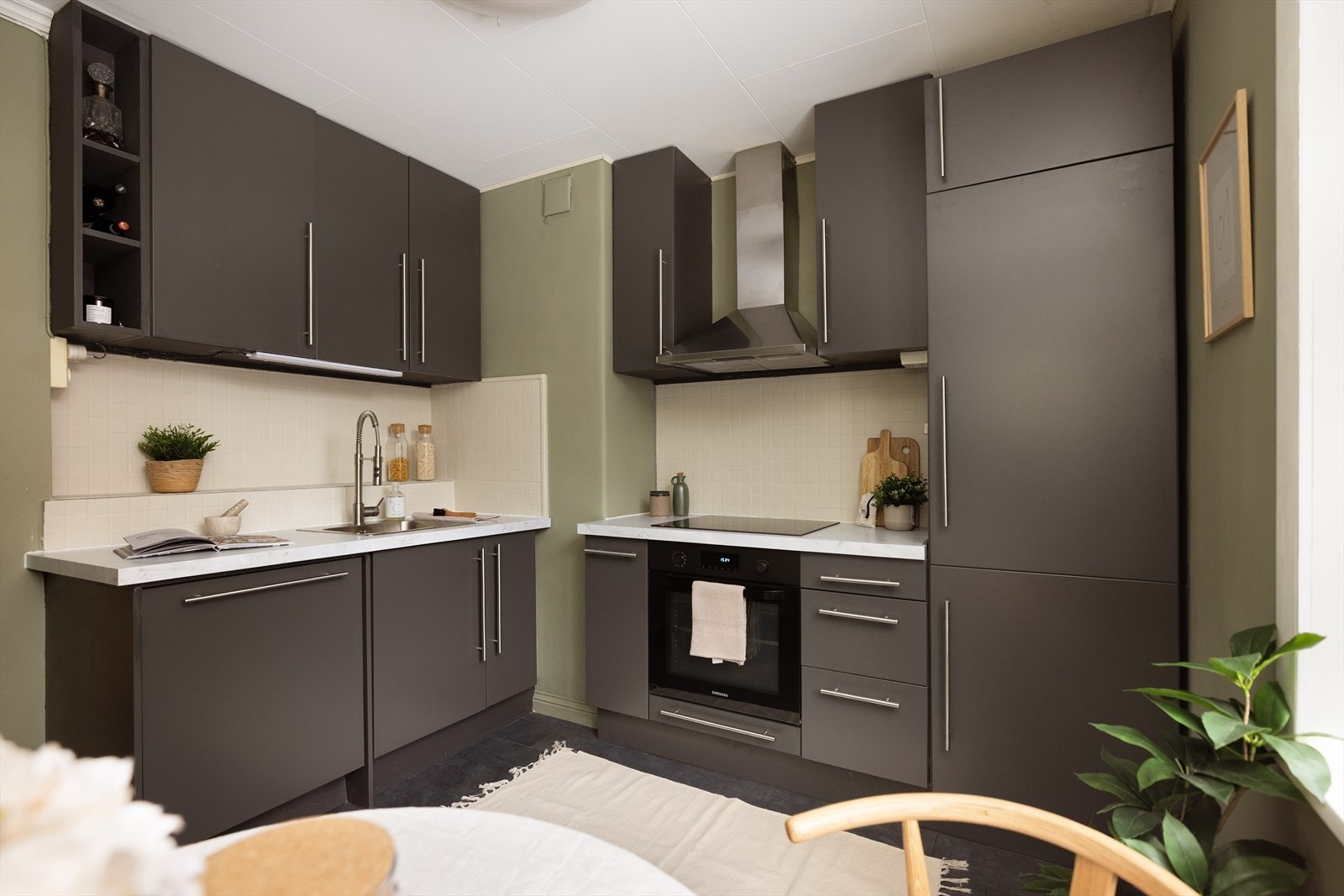 Det er mulighet for å flytte kjøkken ut i stuen og etablere ekstra soverom. Galleribilde