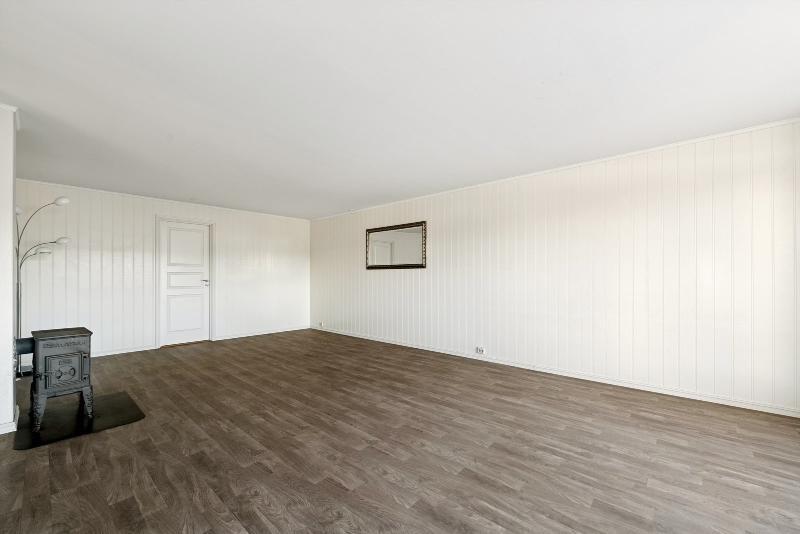 Her kan en enkelt innrede etter ønske og behov med stort spisebord, sofa og godstoler. Galleribilde