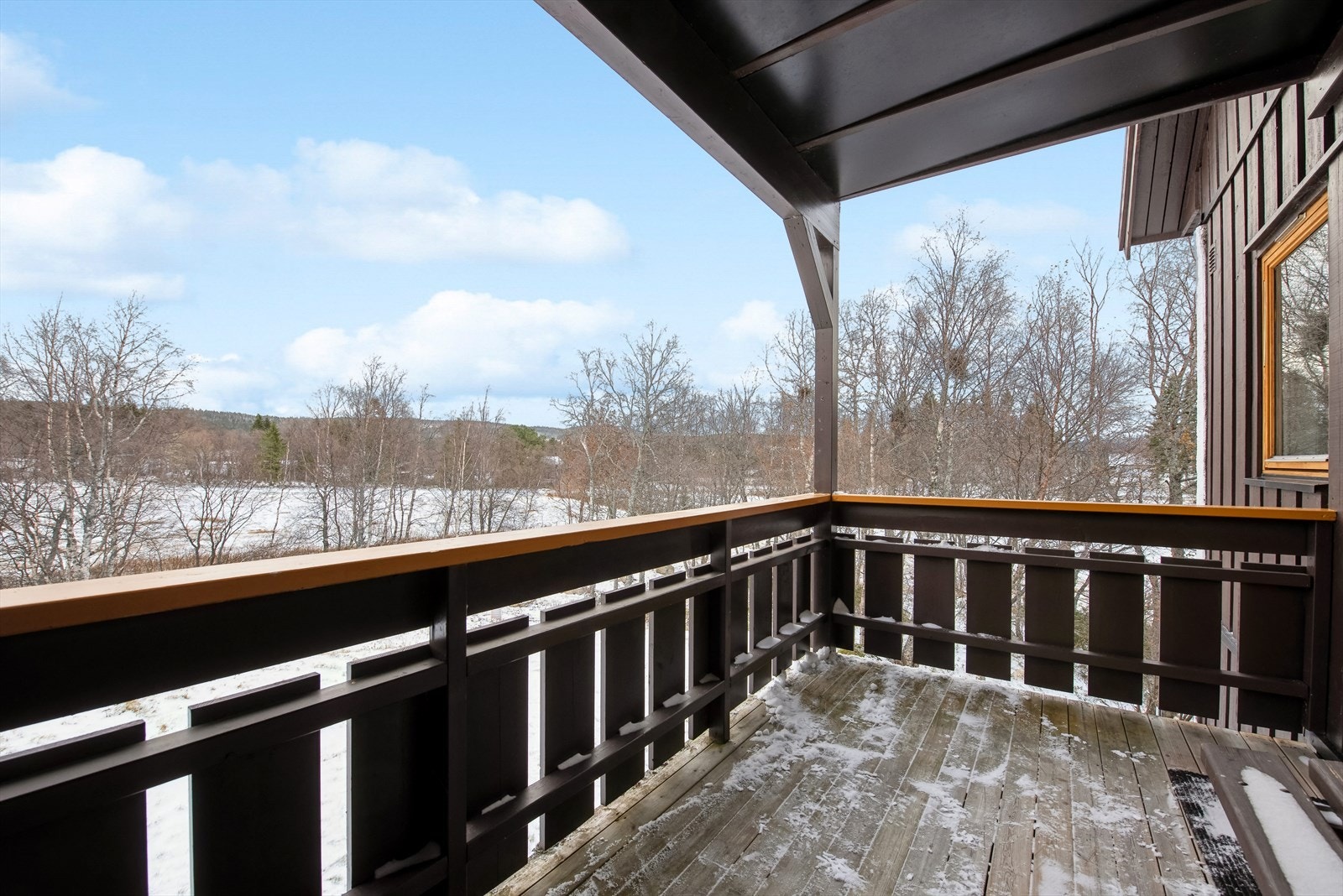 Leiligheten har utgang til en solrik terrasse på 8 kvm. Galleribilde