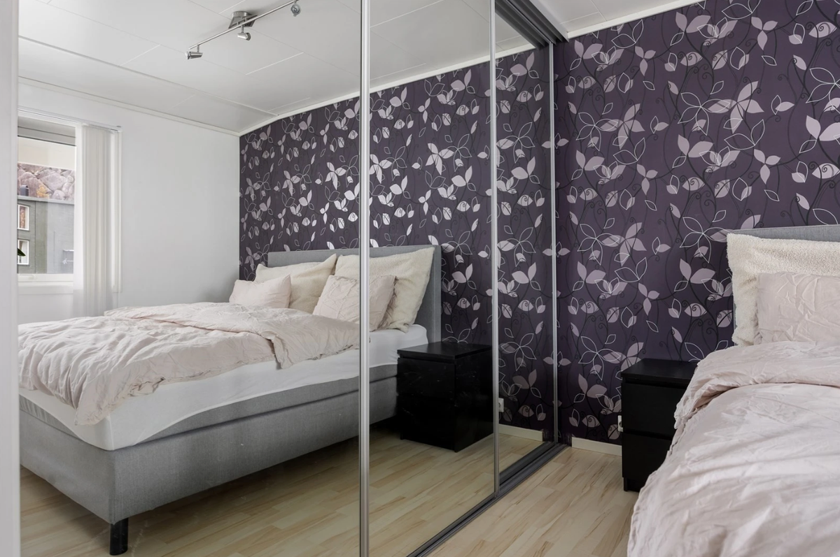 Stort integrert klesskap Galleribilde