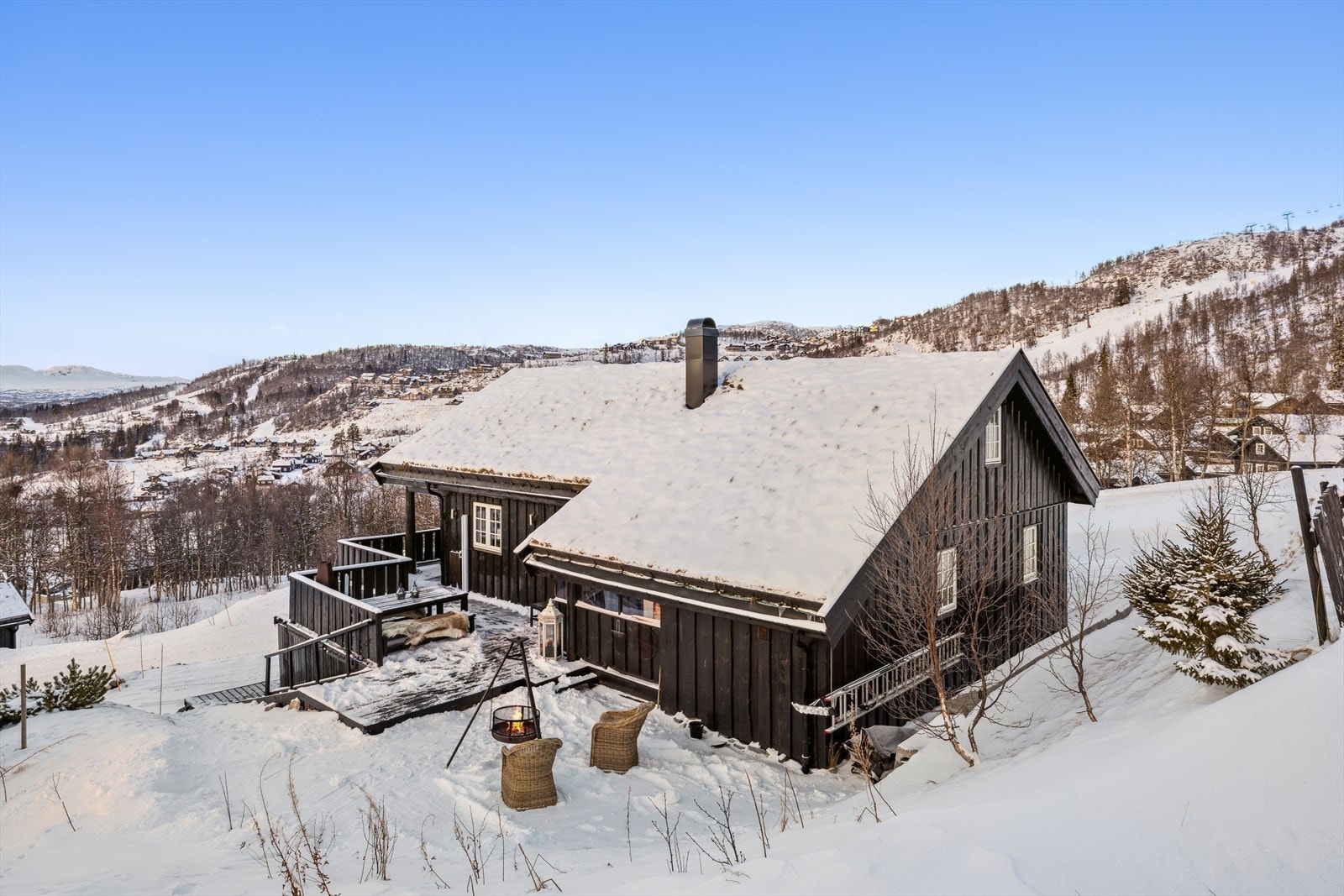 DNB Eiendom v/Jeanette Arnesen-Eriksrød har gleden av å presentere Holtarvegen 257! Galleribilde