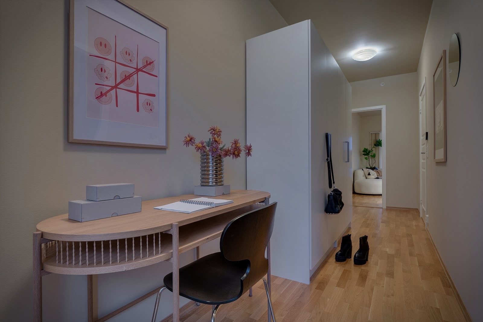 Det er lagt eikeparkett på gulvene Galleribilde