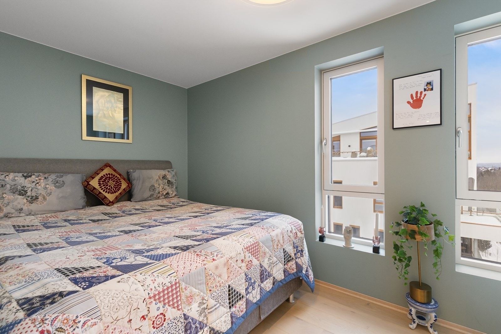 Rommet er av god størrelse og egner seg godt som barnerom, gjesteværelse eller kontor. Galleribilde