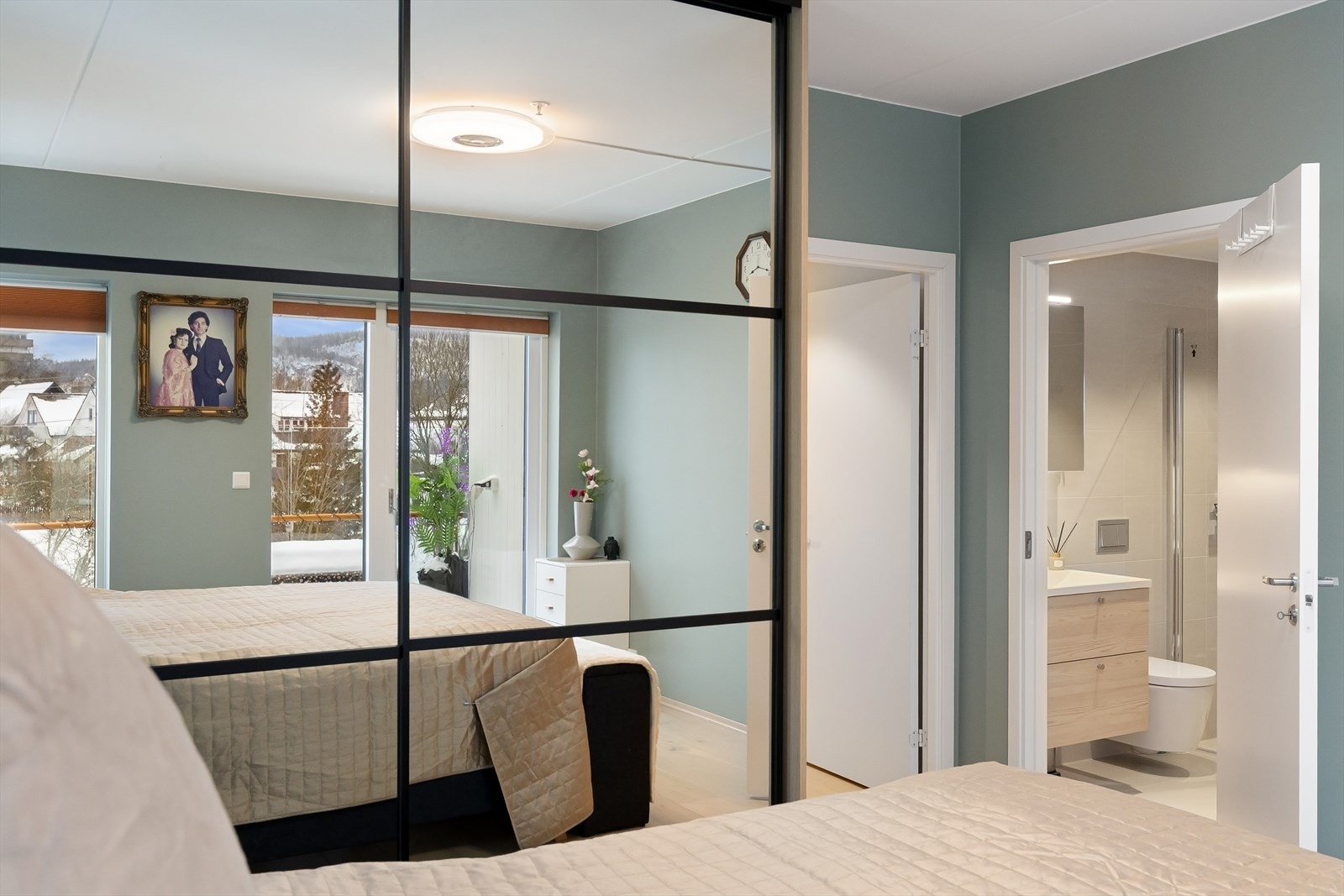 Hovedsoverommet ligger i suite-løsning. Galleribilde