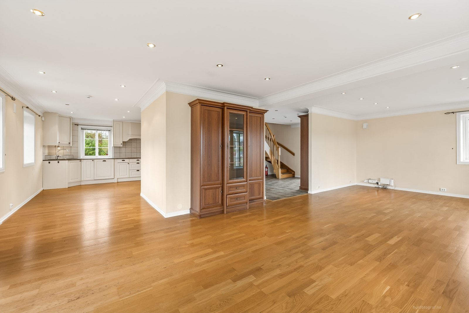 Fra stue mot kjøkken. Galleribilde