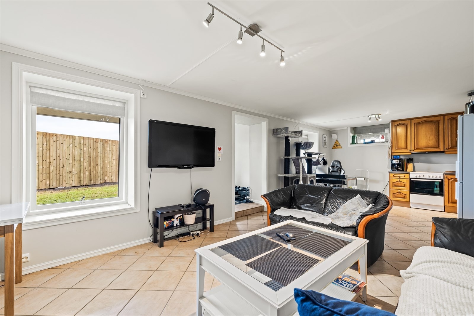 Utleieleilighet i U. etasjen - Stue mot kjøkken. Galleribilde