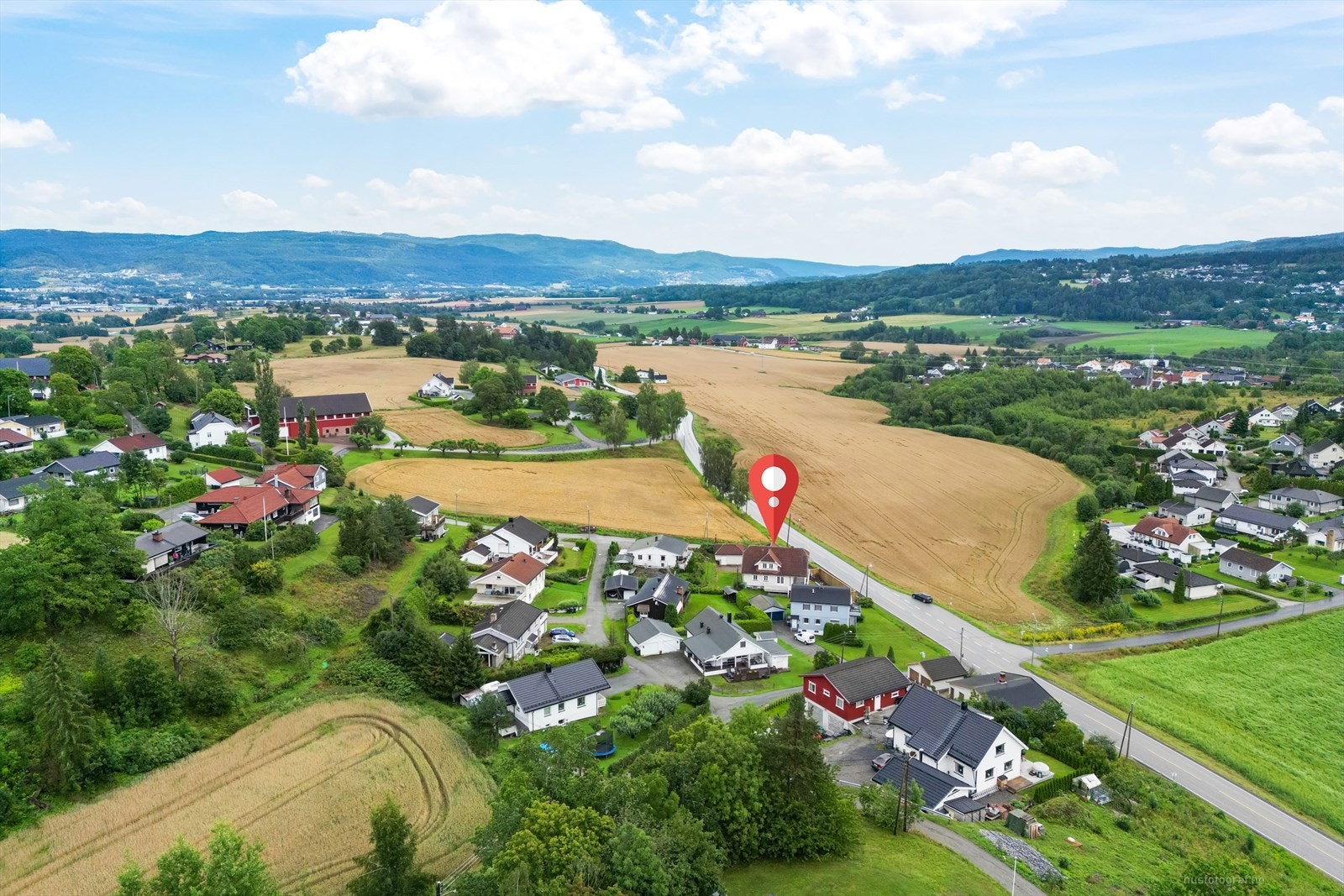 Fra eiendommen er det enkel tilgang til mangfoldige og idylliske turmuligheter. Her kan Junger, Røkebergtjernet og Eikeren spesielt anbefales. Vestfossen byr også på gode fiskemuligheter, fuglereservat og idylliske båtturer med M/S Eikern. Galleribilde