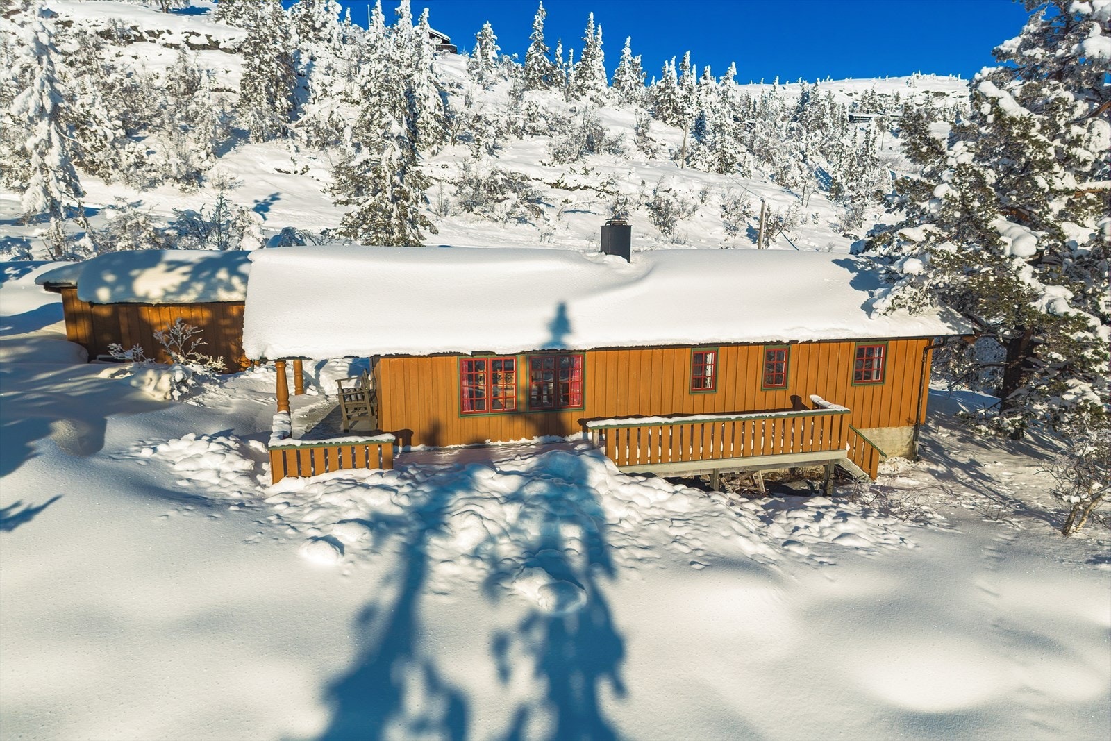 Vi ønsker velkommen på visning til Fjellsvardevegen 36 - et hyggelig sted å samle familie og venner til gode dager på fjellet! Galleribilde