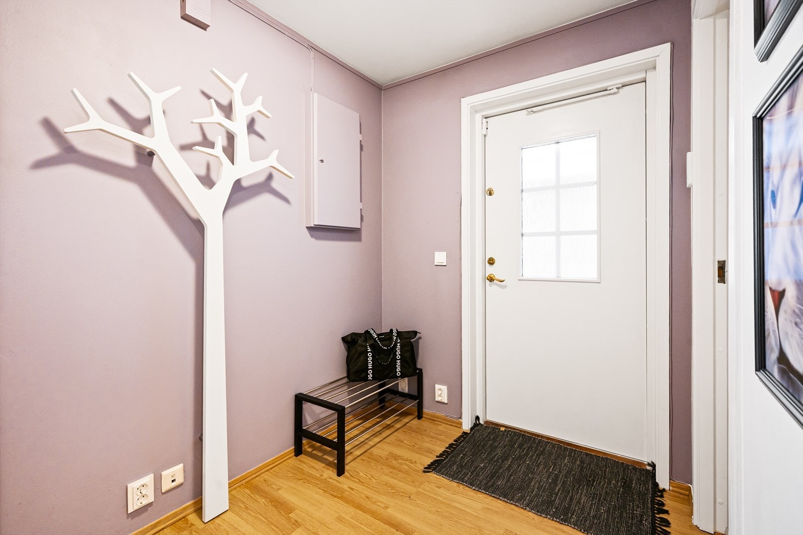 Her ønskes du velkommen inn i en entré. Galleribilde