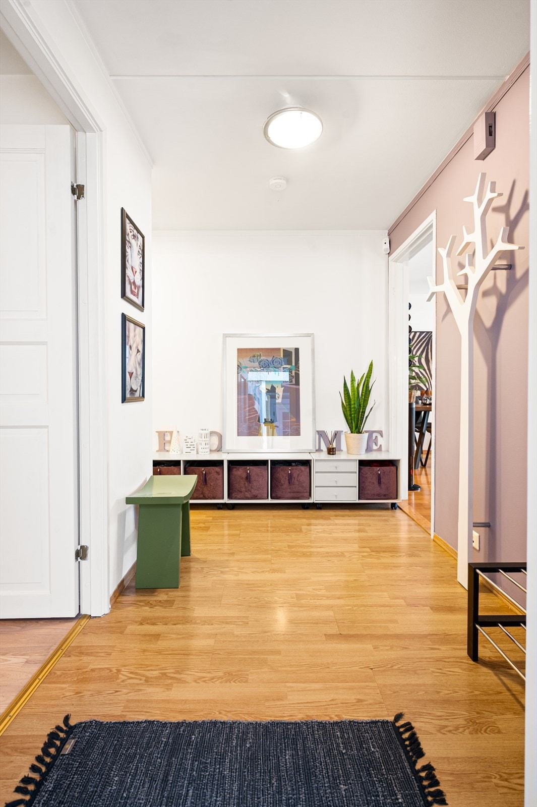 En lys og fin leiligheten som har en god planløsning. Galleribilde