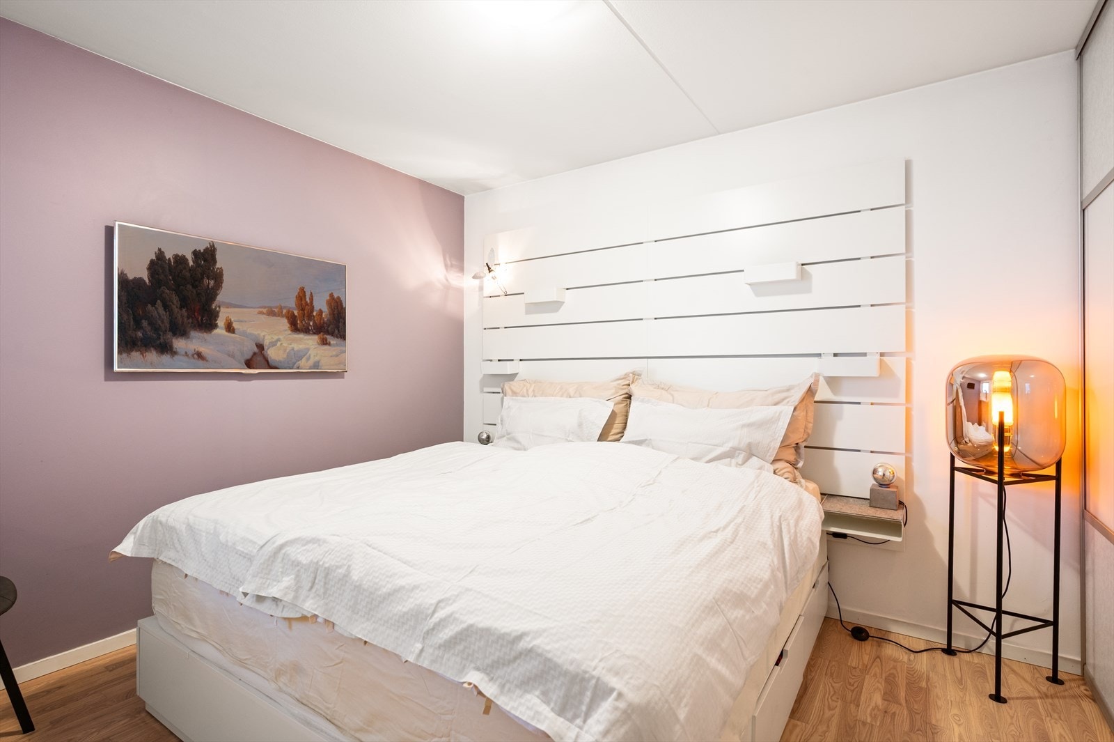 Videre byr leiligheten på ett soverom. Galleribilde