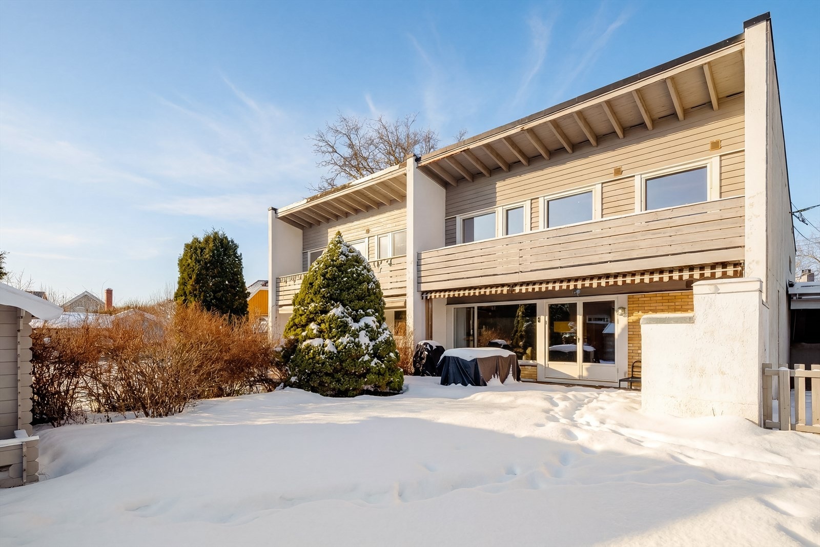 Boligen ble oppgradert med ny kledning og etterisolering i 2012 Galleribilde