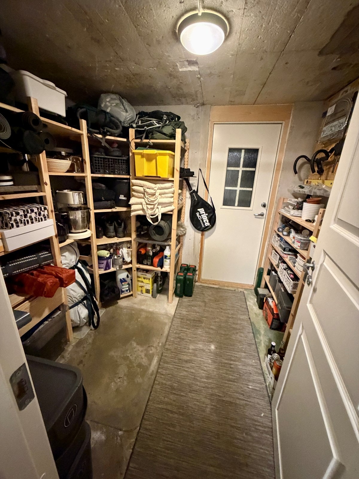 Det er også utgang helt ut fra boden Galleribilde