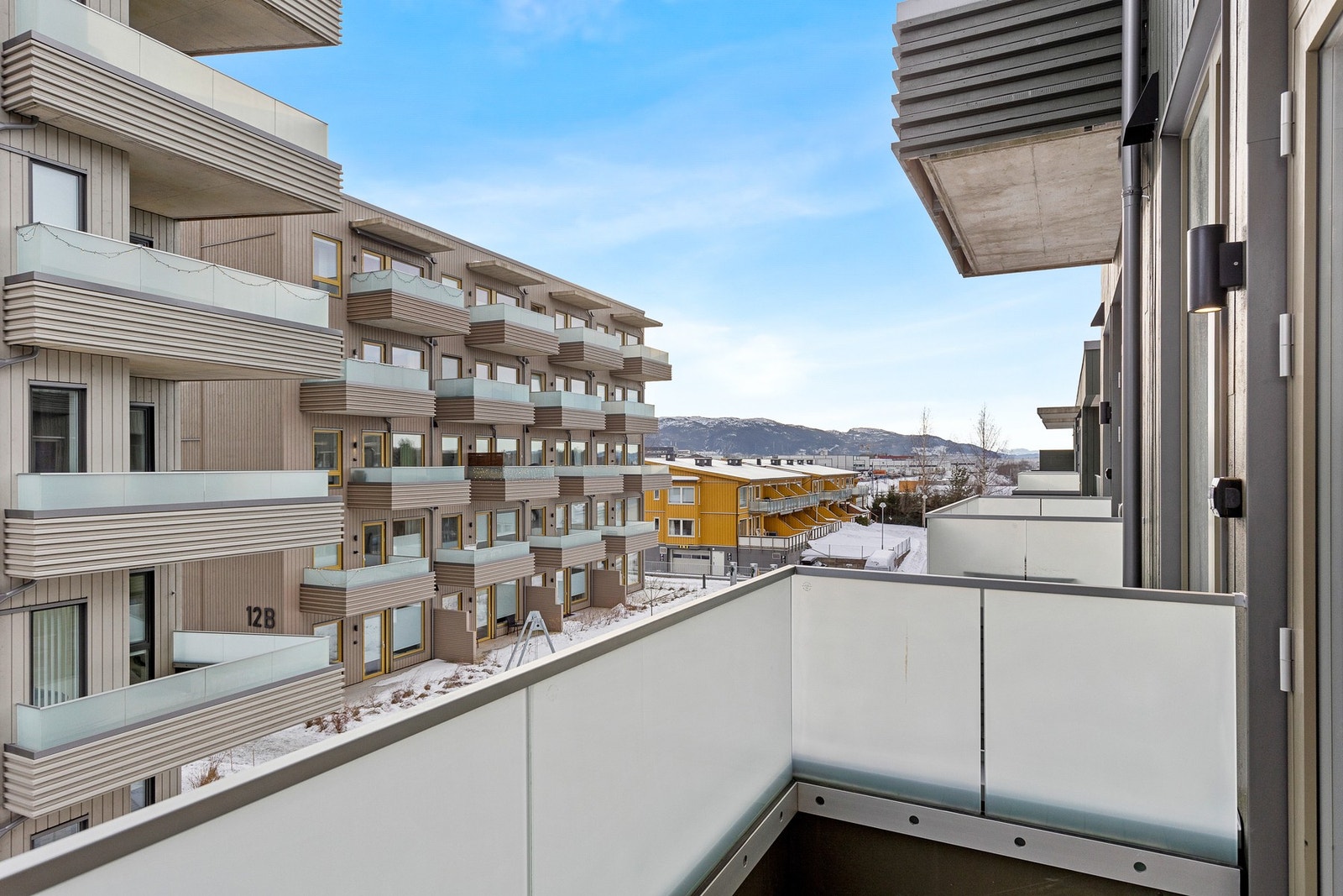 Fra stuen har du utgang til en koselig balkong. Galleribilde