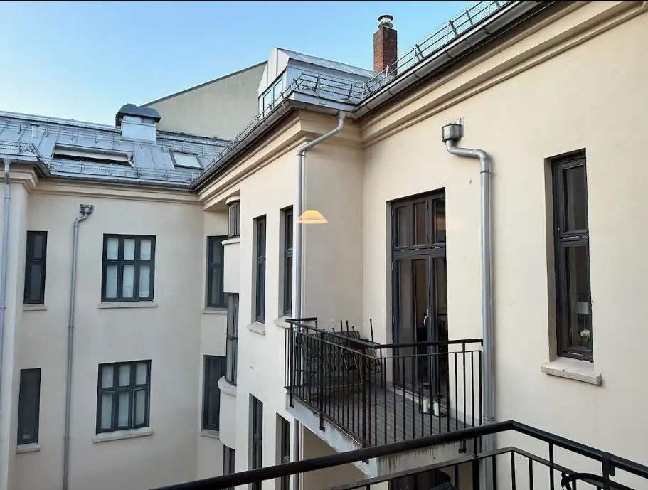 Balkong sett fra utsiden Galleribilde