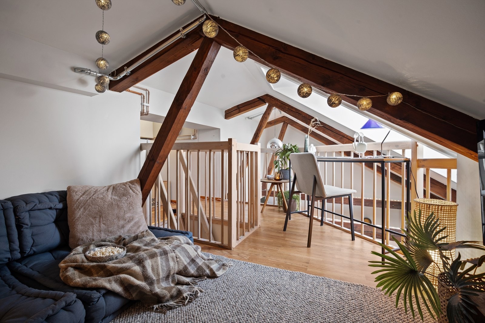 Hemsen gir gode lagringsmuligheter, eventuelt en egen sone for hjemmearbeid, eller en koselig lounge. Galleribilde