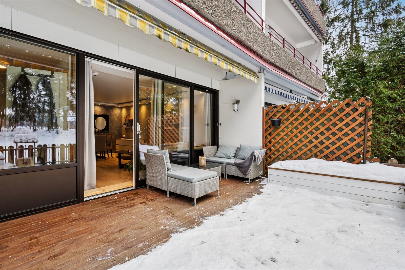 Leiligheten ligger i 2. underetasje og innehar flere flotte kvaliteter som bl.a. en flott terrasse på hele 23 m² Galleribilde