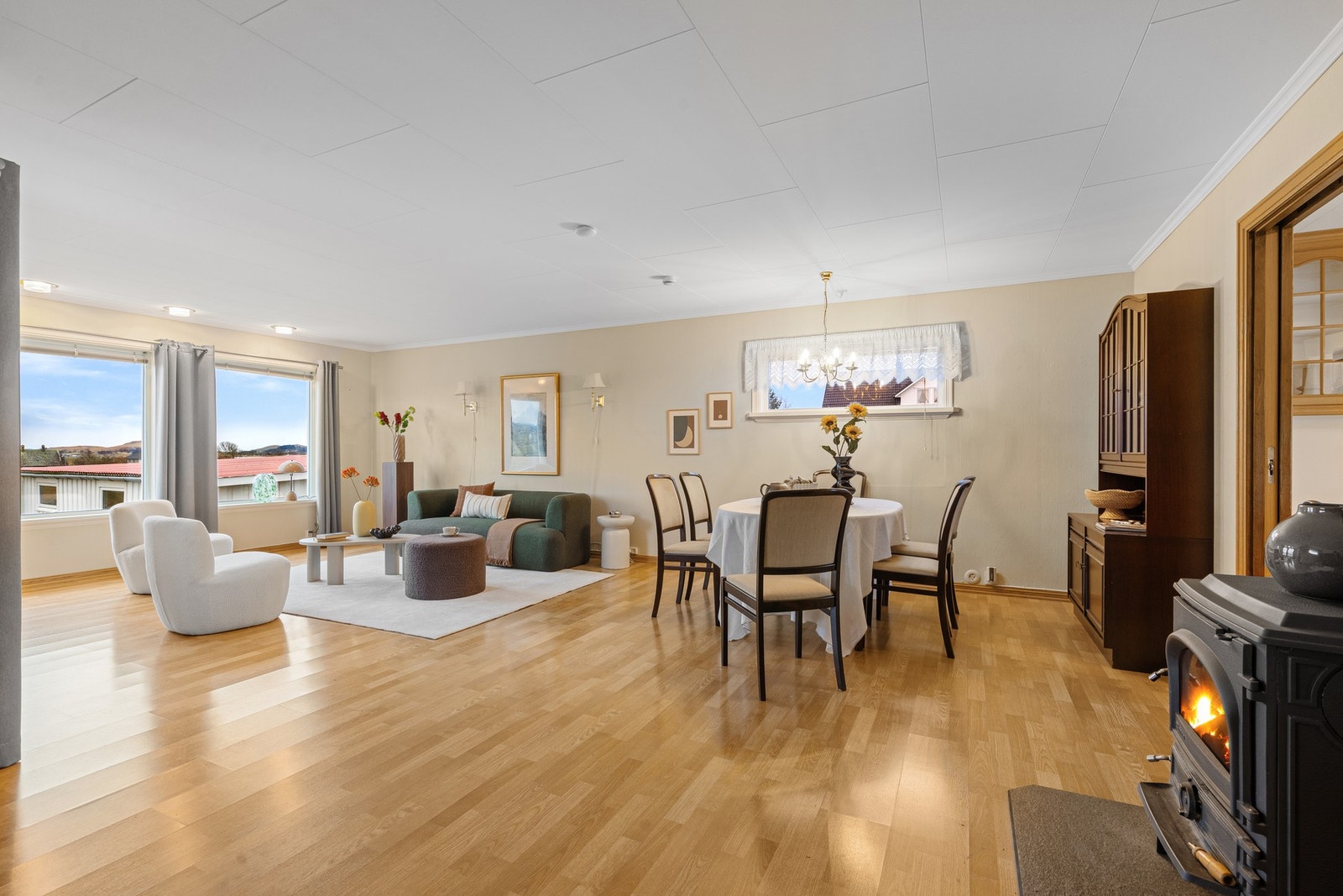 Her er det god plass til flere soner og langbord. Galleribilde