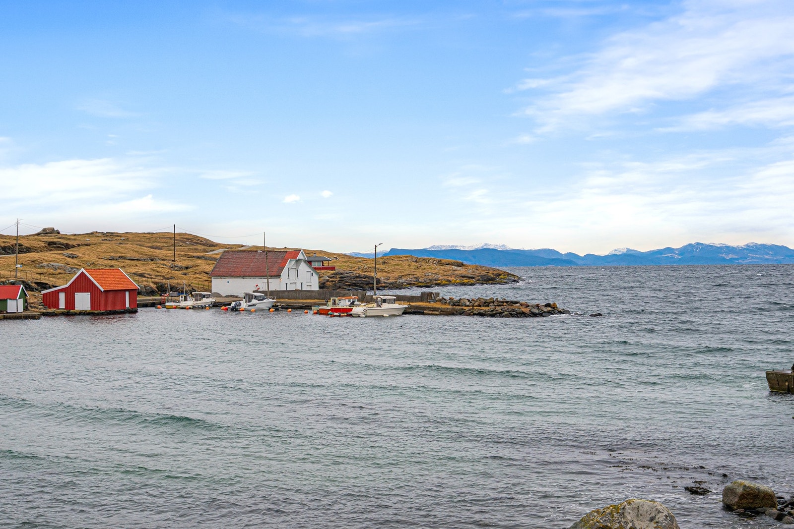 Med kort vei til båtplassen er det enkelt å ta seg en båttur eller fisketur. Galleribilde
