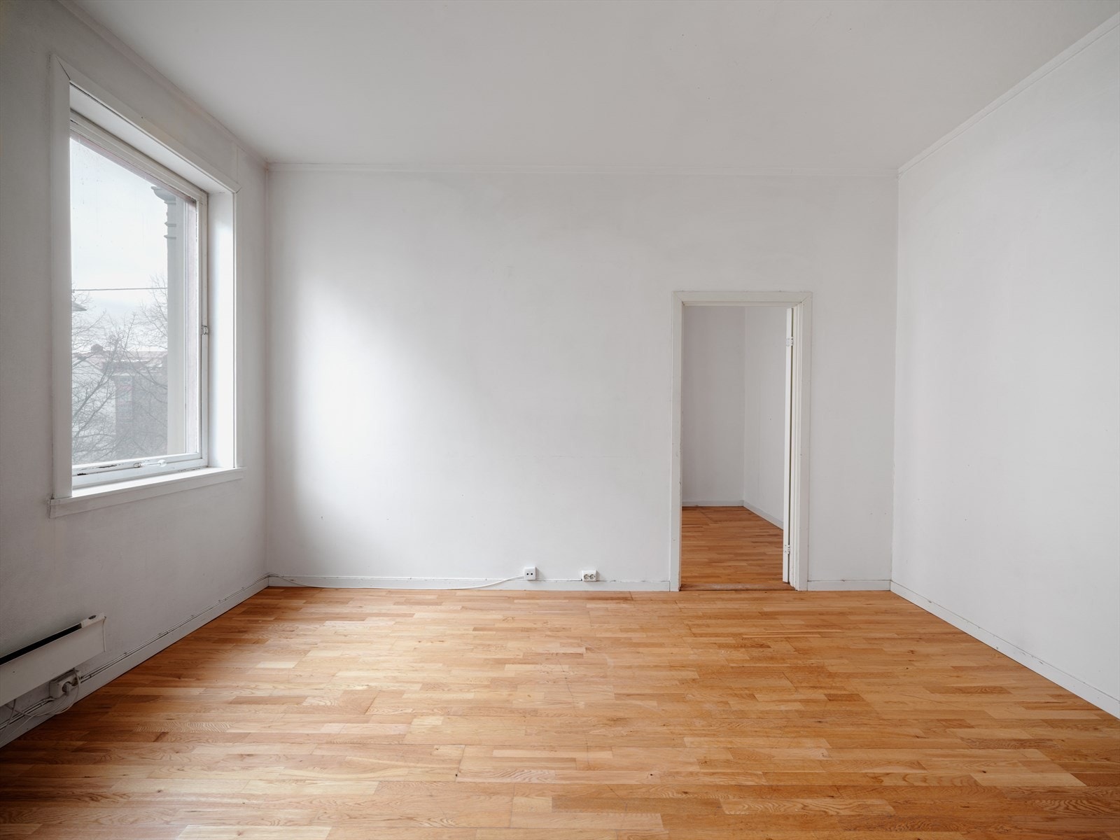 Leiligheten har store vindusflater som gir rikelig med naturlig lysinnslipp. Galleribilde