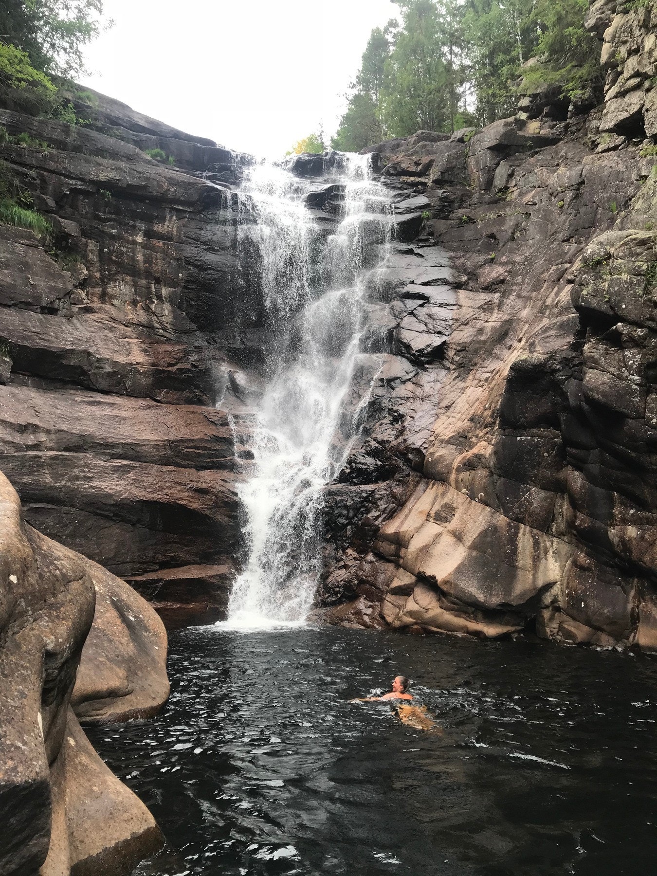 En tur opp Asdøljuvet, Solveigfossen eller opp til Hørtekollen anbefales på det sterkeste! Galleribilde