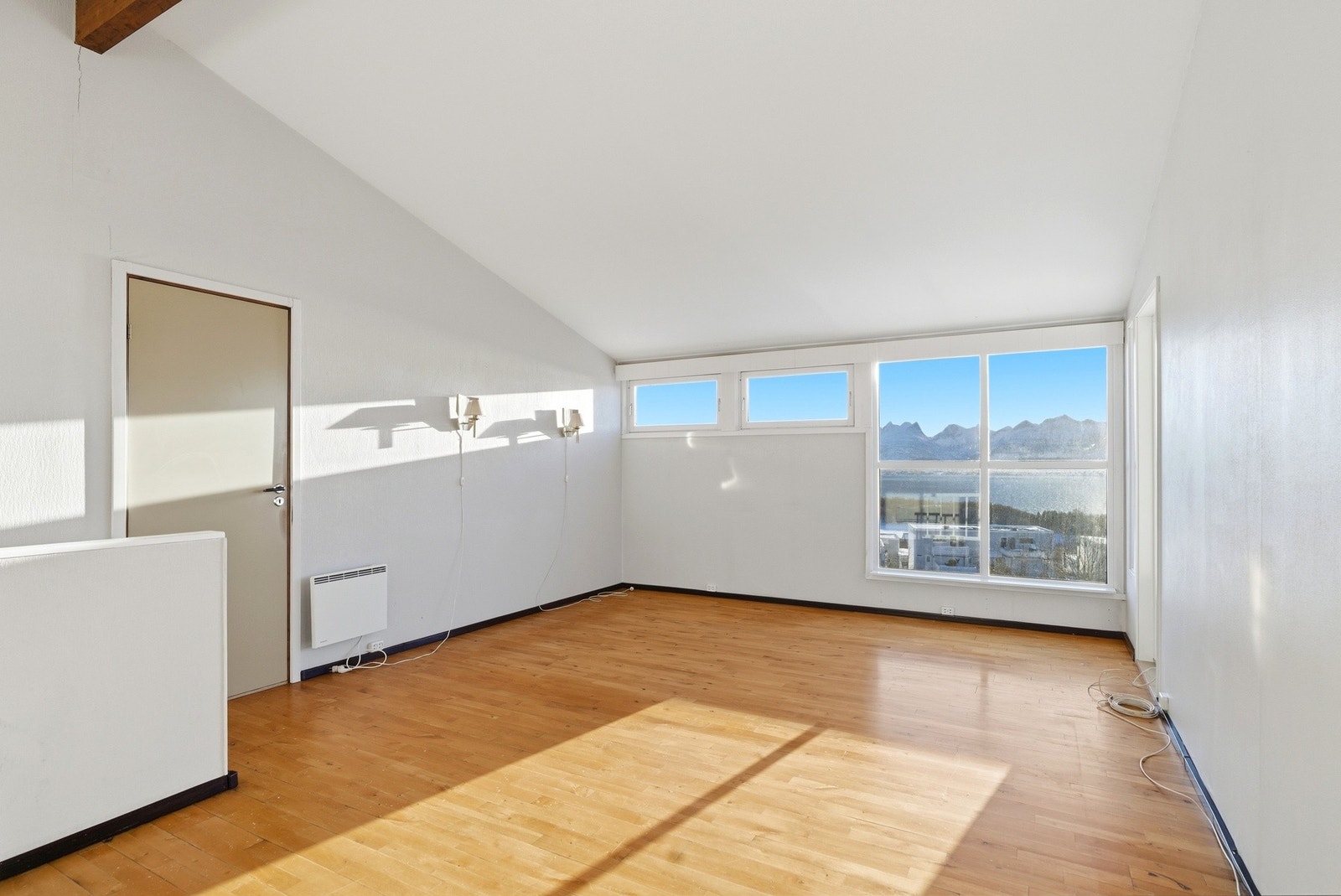 Her er det fint plass til sofagruppe med tilhørende møblement. Galleribilde