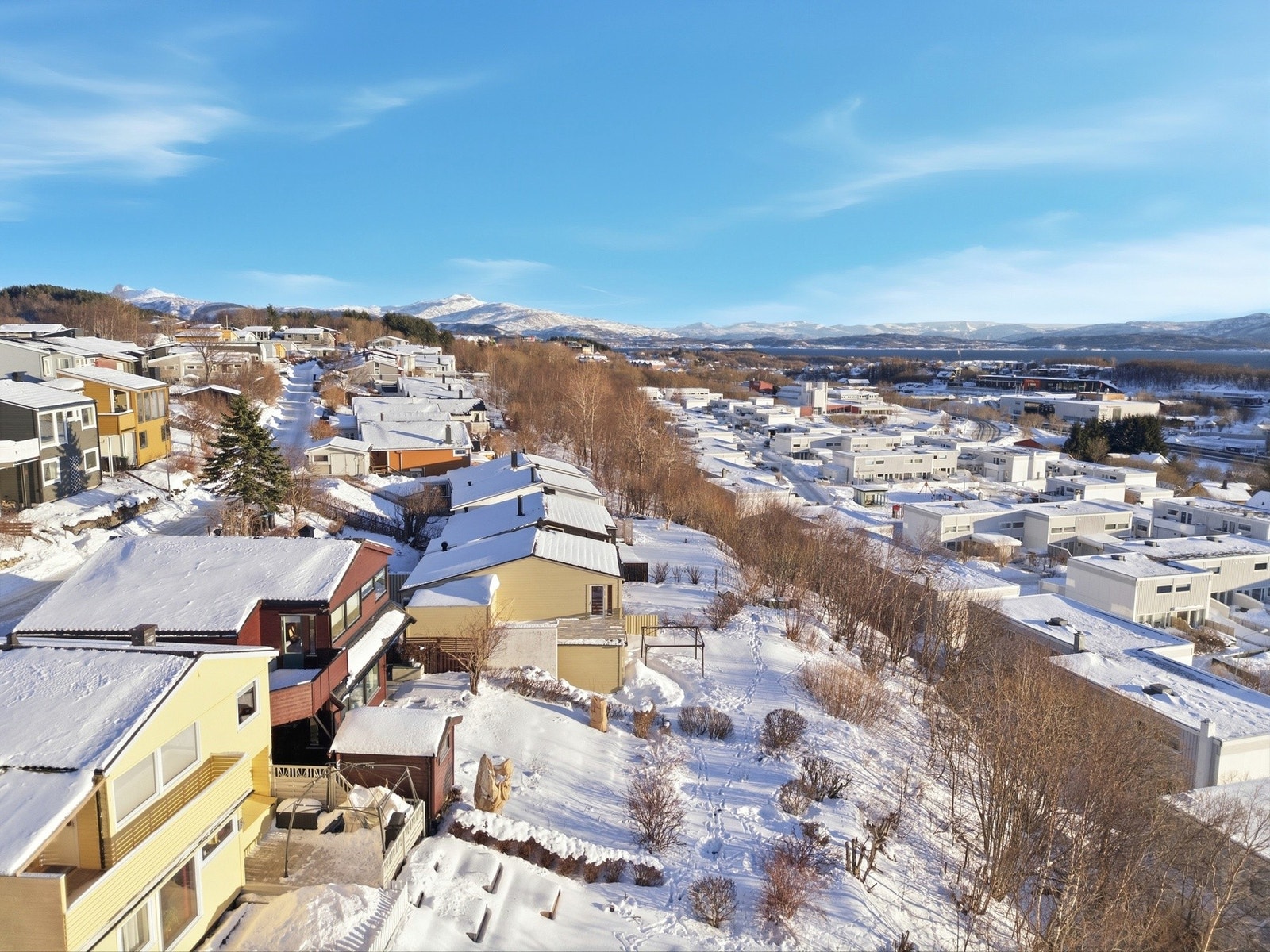 Boligen byr i tillegg på fantastisk utsikt ut mot Børvasstindan/Saltenfjorden. Galleribilde