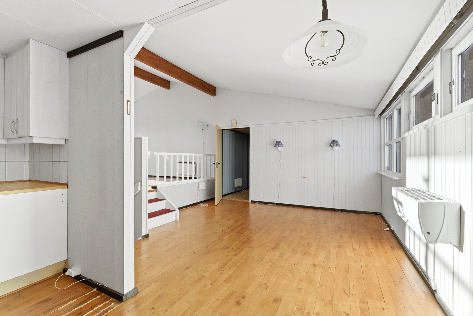 Her er det fint plass til spisebord med tilhørende stoler. Galleribilde