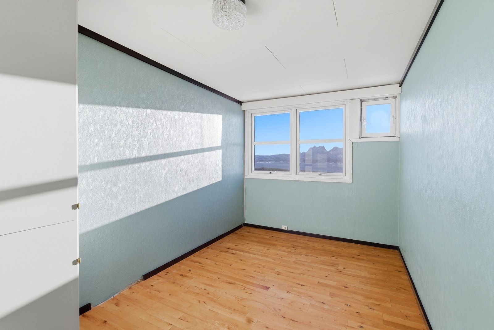 Det er plass til seng med tilhørende møblement. Galleribilde