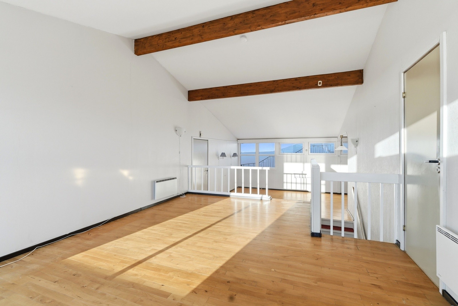 Fra stuen er det adkomst til soverom og bad. Galleribilde