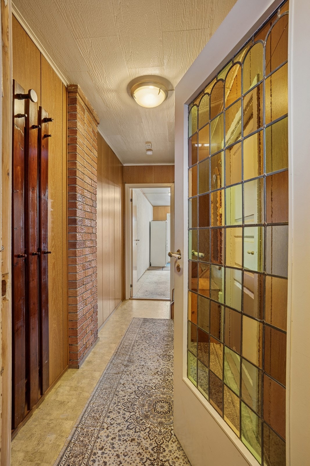 Du ønskes velkommen inn i en romslig entré. Galleribilde