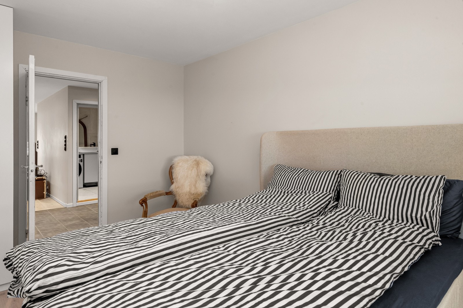 Begge soverommene vender ut mot rolige omgivelser. Galleribilde