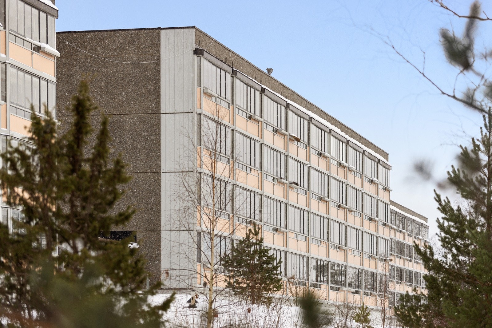 Boligen ligger i et skjermet, rolig og familievennlig boligområde på gamle Stovner. Galleribilde