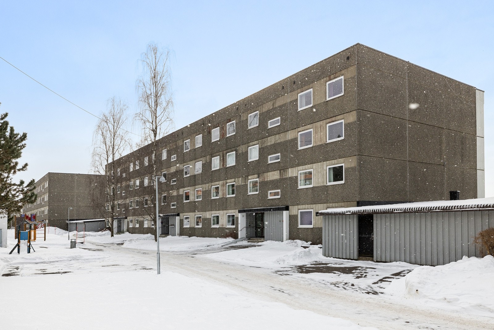 I tillegg disponerer leiligheten både kjellerbod og utvendig bod, som gir rikelig med ekstra lagringsplass. Galleribilde