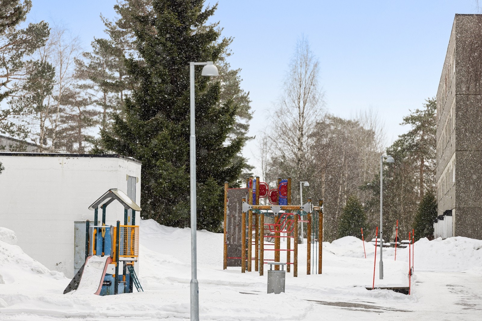 Borettslaget er beliggende i blindvei og har flotte fellesområder. Galleribilde