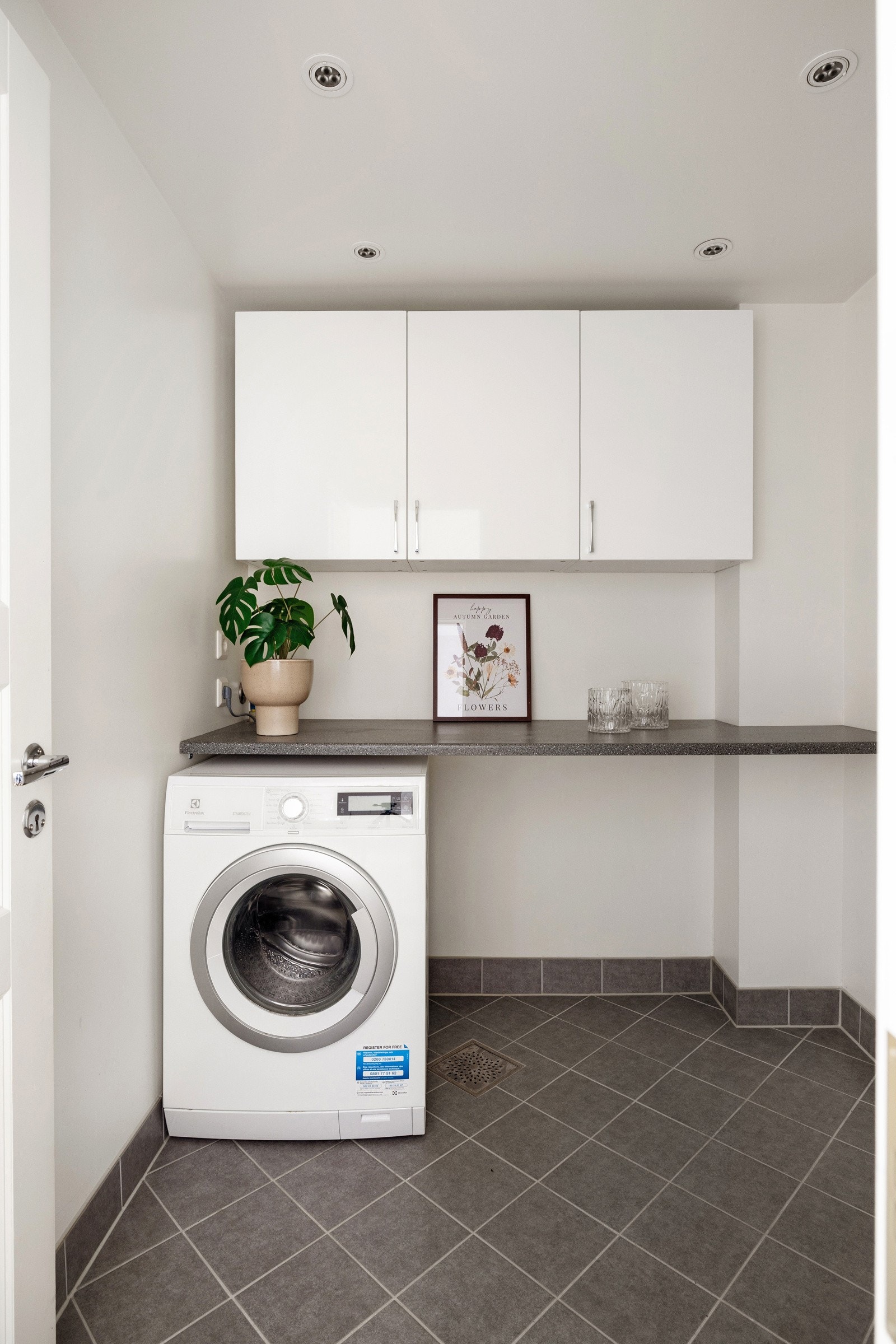 I tillegg har leiligheten eget vaskerom, også renovert i 2017. Galleribilde