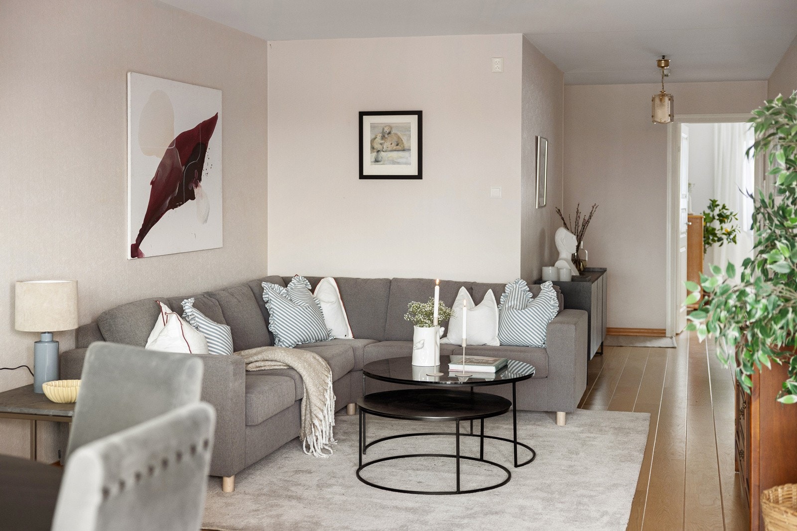 På gulvet er det en-stavs parkett. Galleribilde