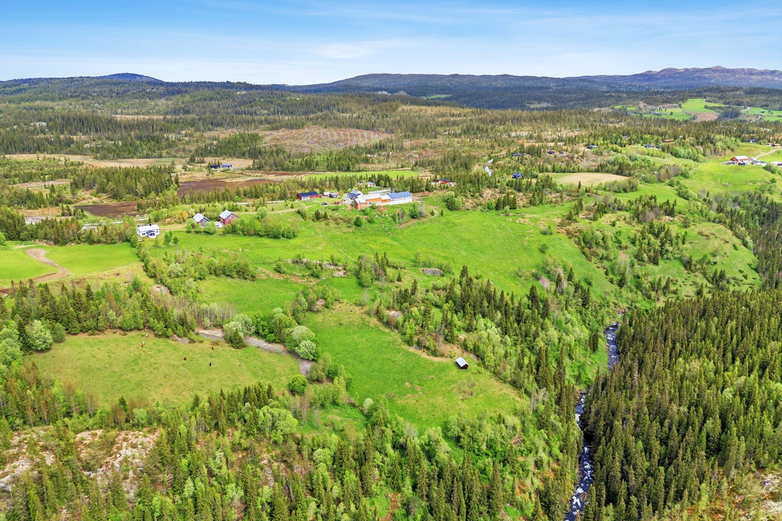 Noen hundre meter nedenfor huset finner du Åfeta elva. Galleribilde