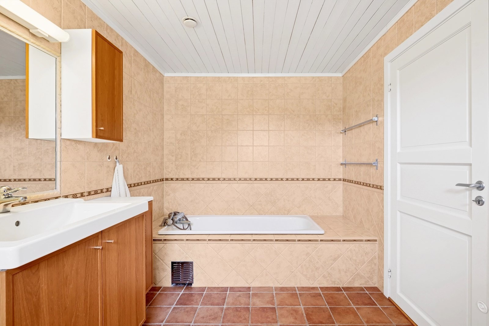 Eneboligen ble tilbygget i blant annet 2004 med ny entré, toalettrom og bad i 1. etasje. Galleribilde