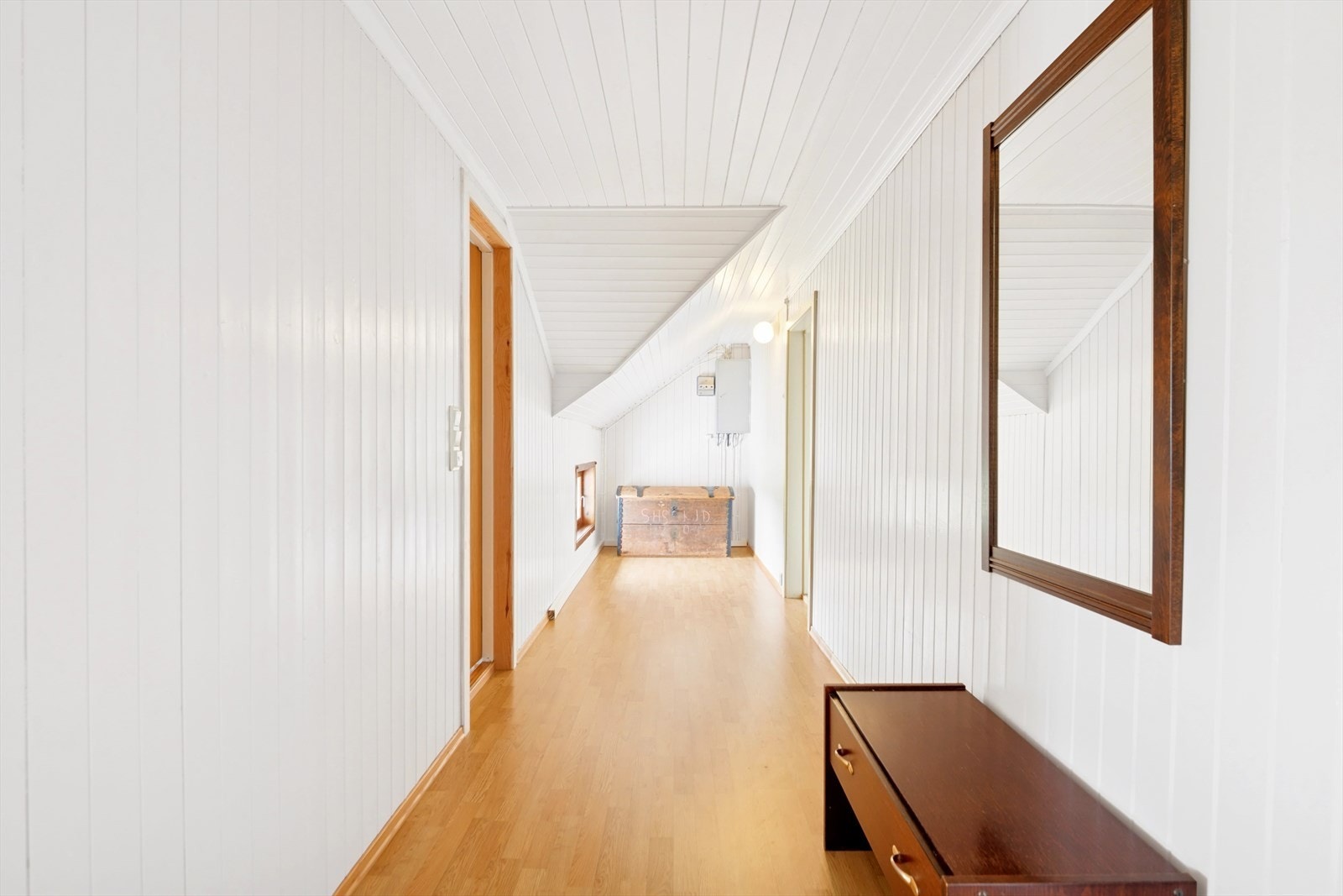 Lys og pen gang i 2. etasje. Galleribilde