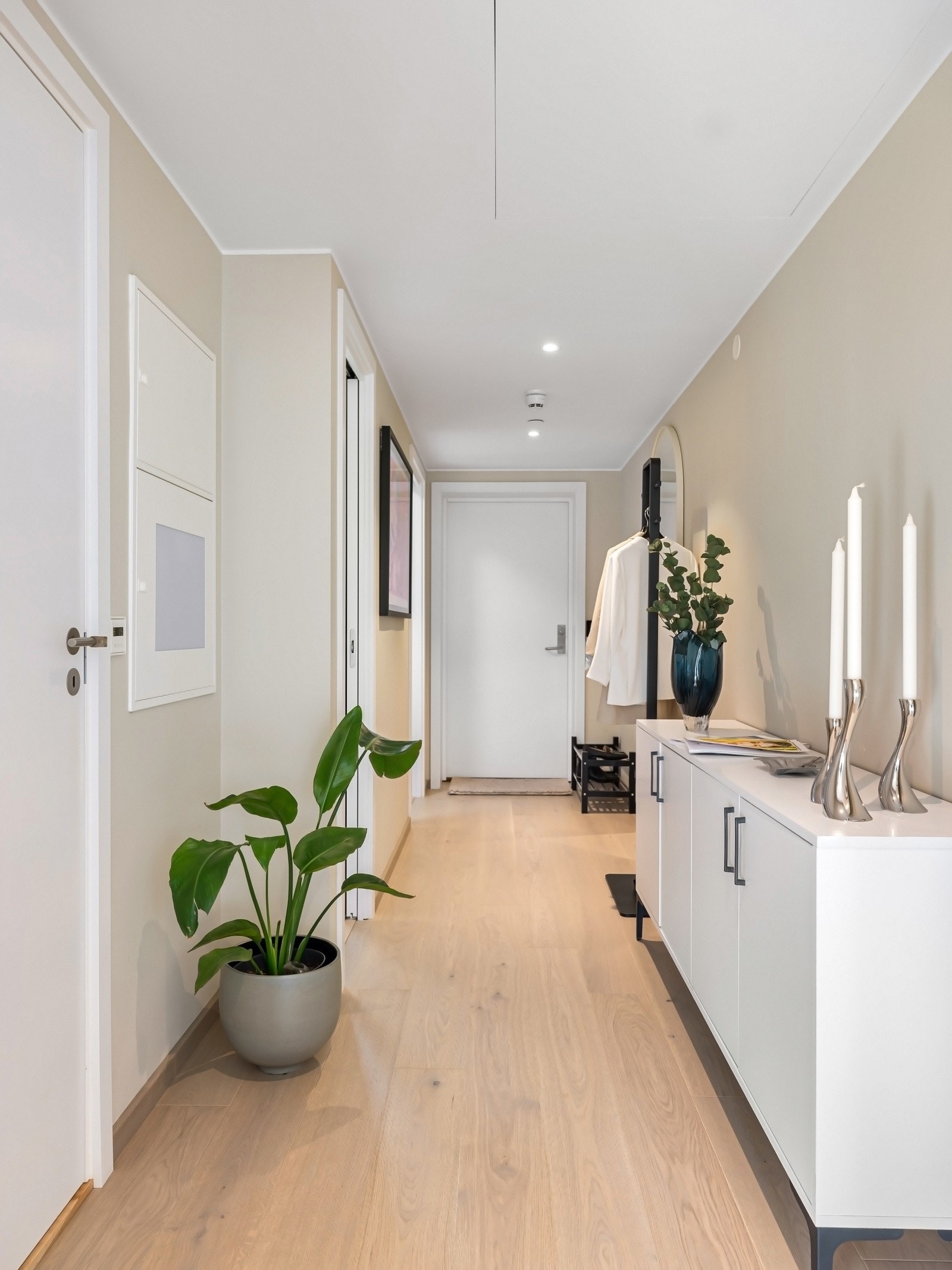 Boligen ligger fint plassert i 4.etg, og det er heisadkomst til leilighetsplan. Galleribilde