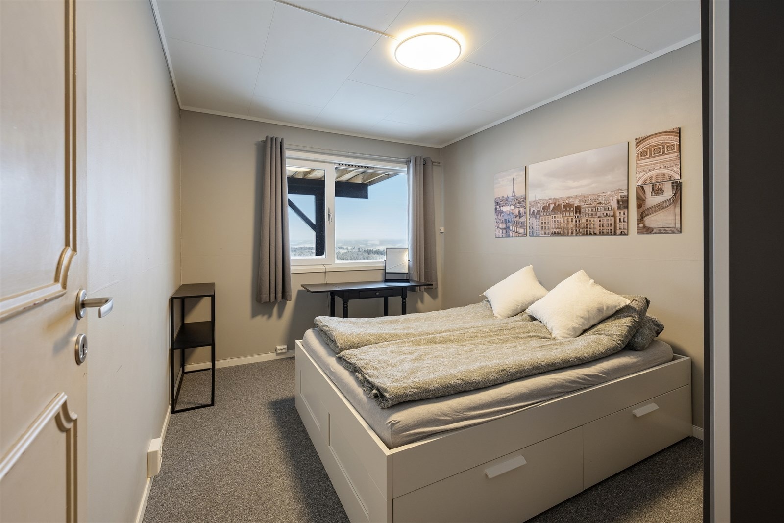 Hovedsoverom i underetasjen. Galleribilde