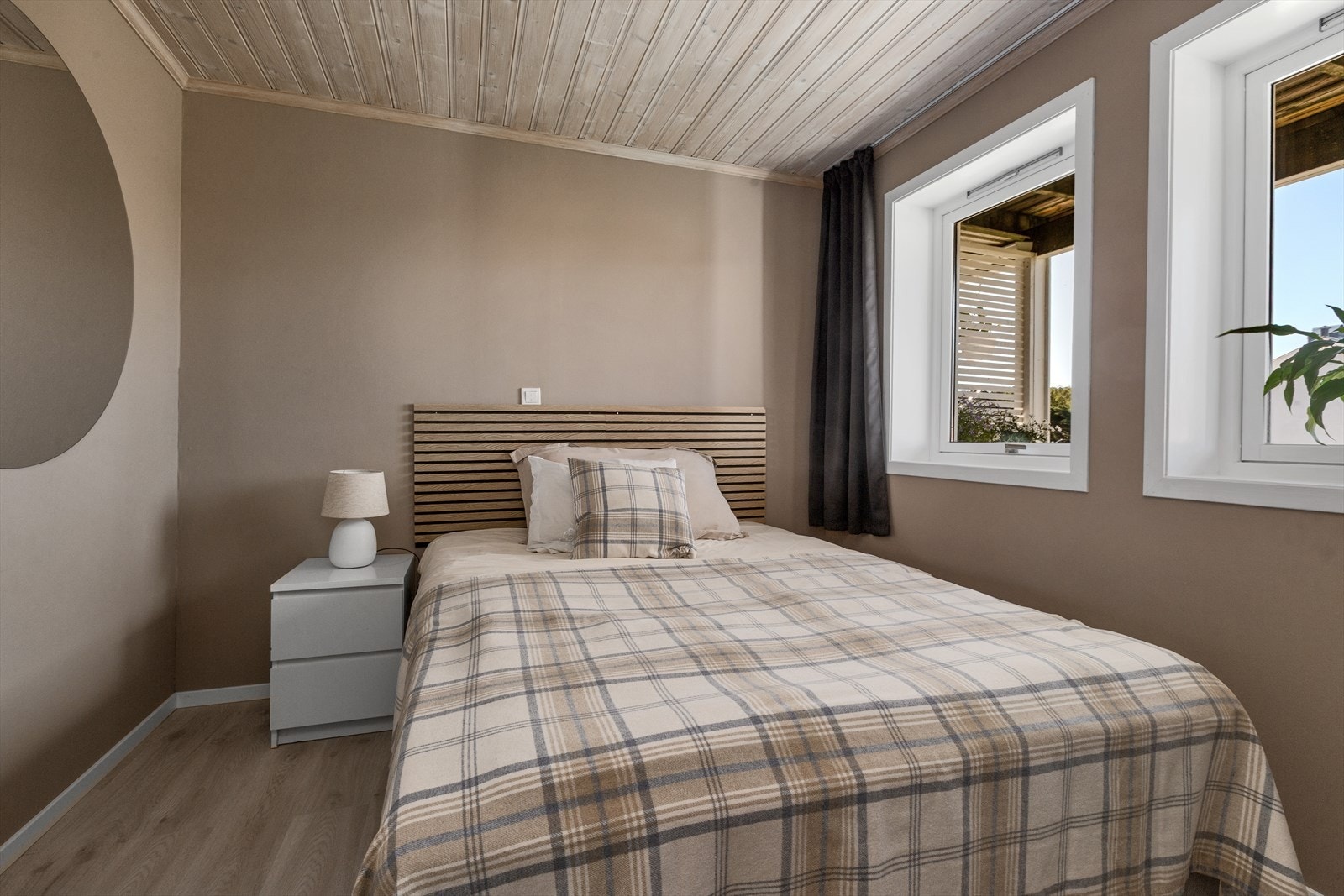 Det er tre soverom i underetasjen. se punkt ferdigattest i salgsoppgaven. Galleribilde