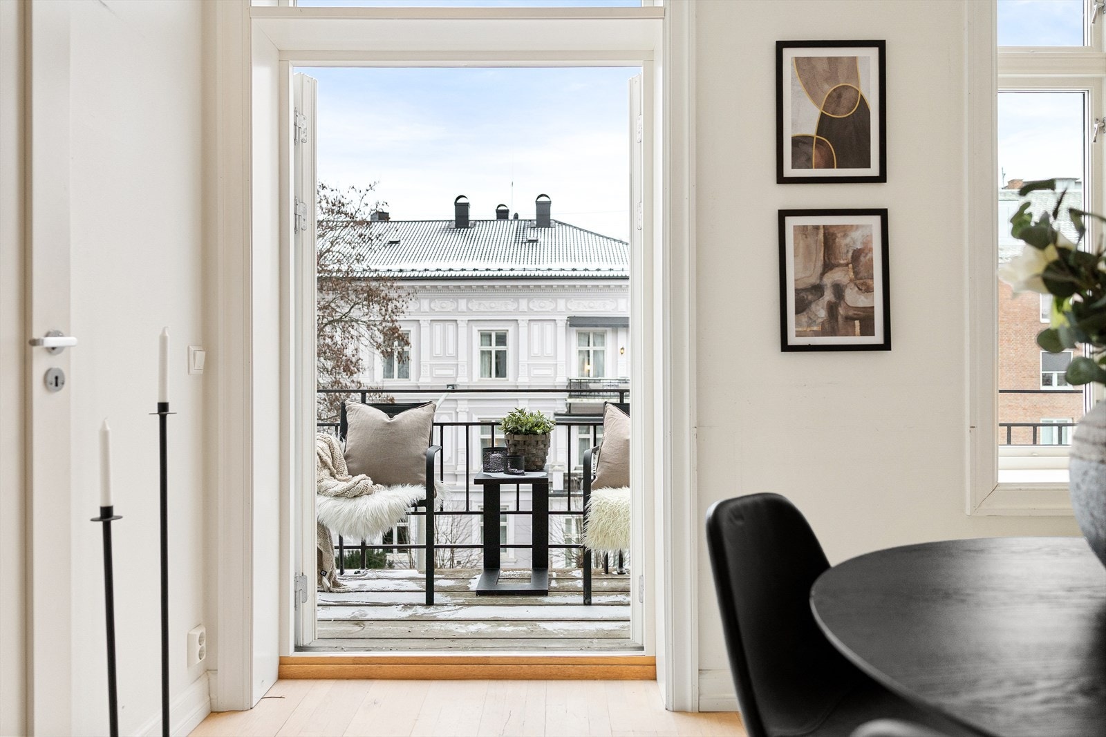 Her er det utgang til en balkong. Galleribilde