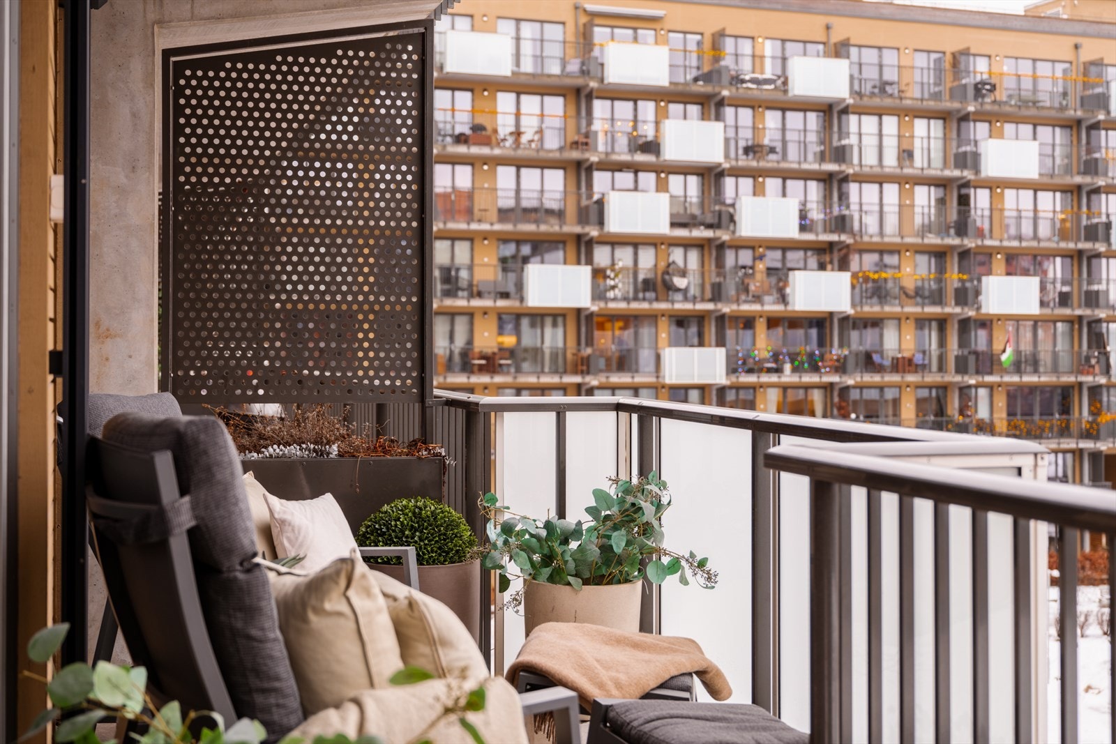 Her er det god plass til en sittegruppe for å nyte utelivet. Galleribilde